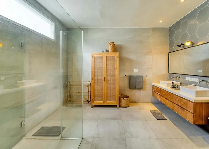 Meya 3 Bedroom In Villa Seminyak
